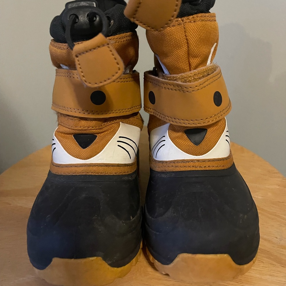 Toddler snow boots size 8